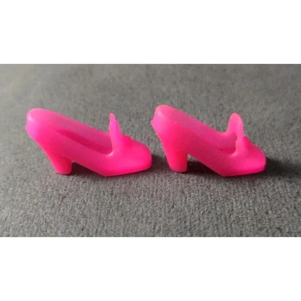 Vintage Barbie Doll Pilgrim Shoes Hot Pink Taiwan Mattel Mod 1960/70's